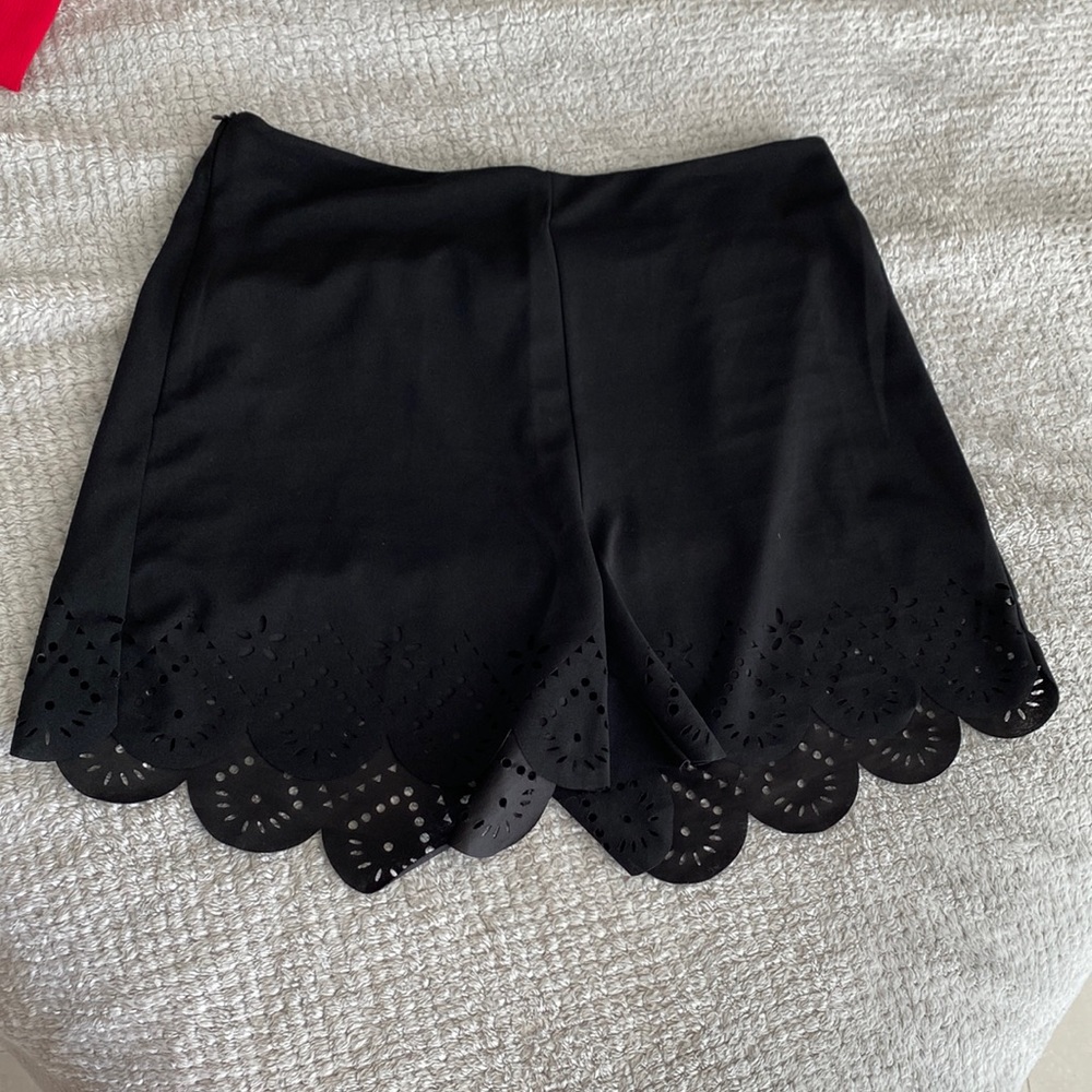 LEAVES TODAY-MAKE OFFER: SHEIN Scallop Hem Shorts